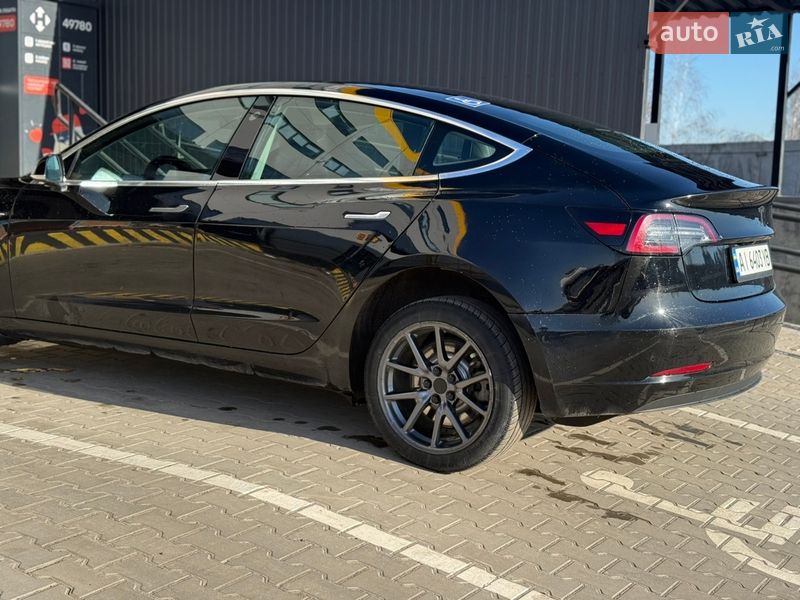 Седан Tesla Model 3 2019 в Ворзеле