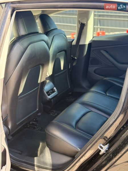 Седан Tesla Model 3 2019 в Ворзеле