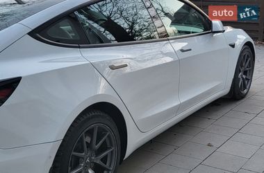 Седан Tesla Model 3 2022 в Буче