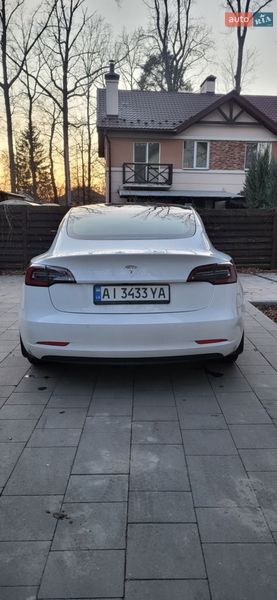 Седан Tesla Model 3 2022 в Буче