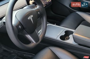 Седан Tesla Model 3 2022 в Буче