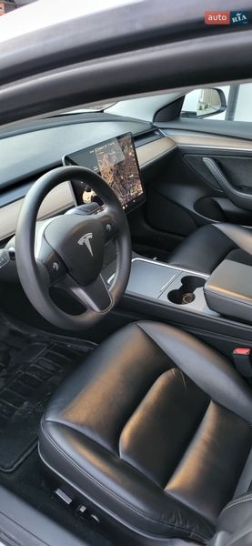 Седан Tesla Model 3 2022 в Буче