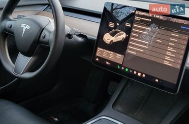 Седан Tesla Model 3 2022 в Буче