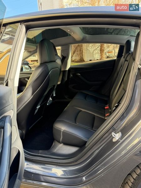 Седан Tesla Model 3 2021 в Львове