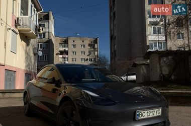 Седан Tesla Model 3 2021 в Львове