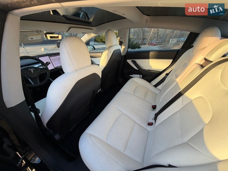 Седан Tesla Model 3 2019 в Киеве