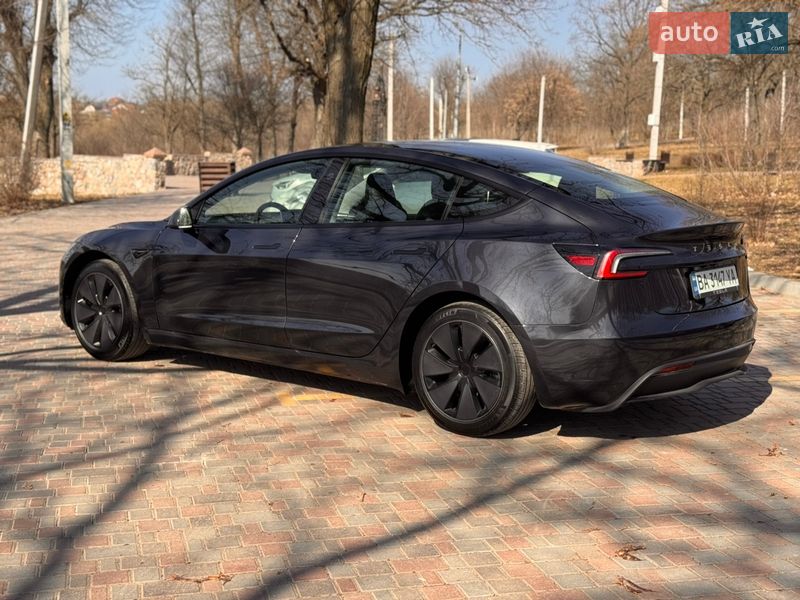 Седан Tesla Model 3 2024 в Кропивницькому