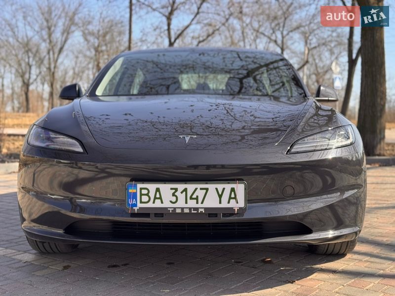 Седан Tesla Model 3 2024 в Кропивницькому