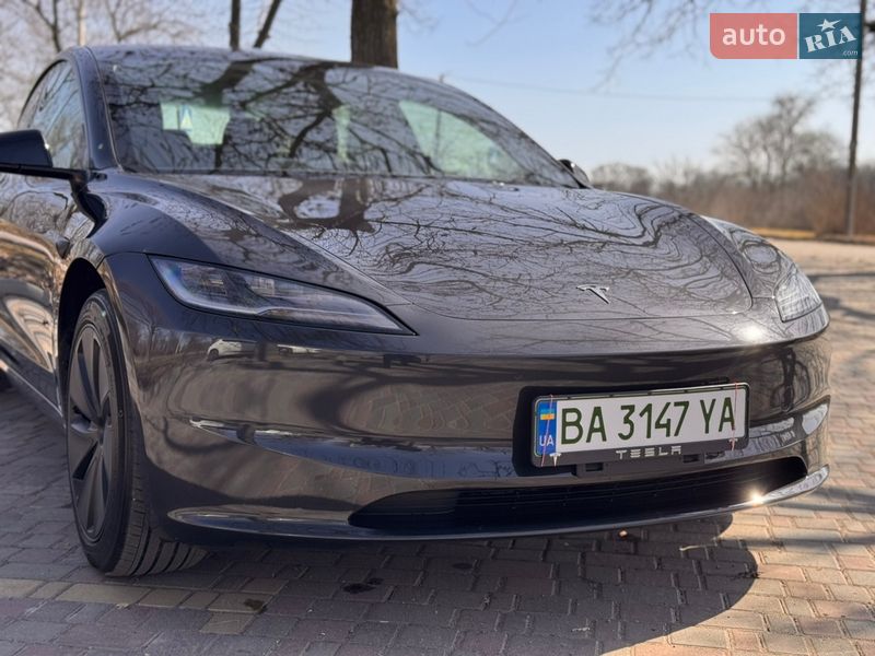 Седан Tesla Model 3 2024 в Кропивницькому