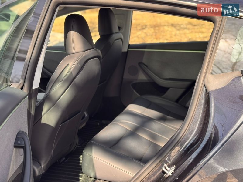 Седан Tesla Model 3 2024 в Кропивницькому