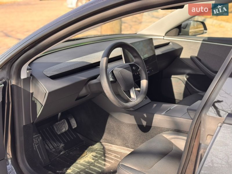 Седан Tesla Model 3 2024 в Кропивницькому