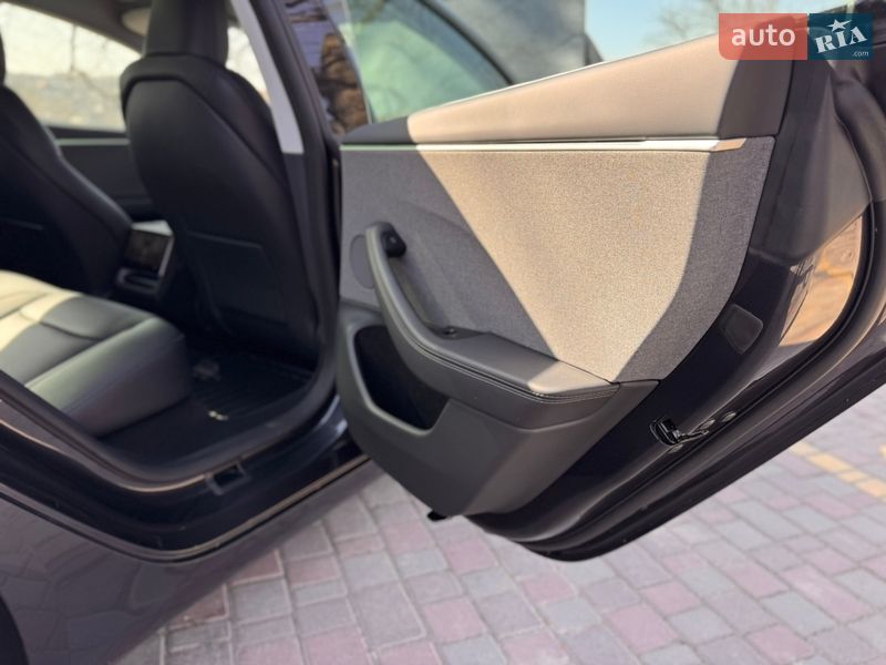 Седан Tesla Model 3 2024 в Кропивницькому