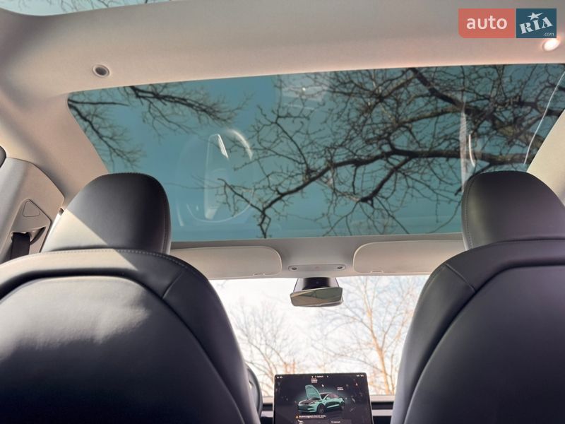 Седан Tesla Model 3 2024 в Кропивницькому