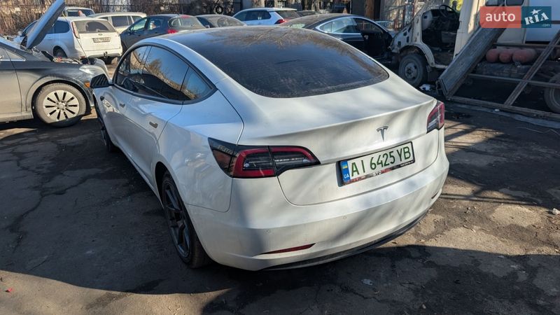 Седан Tesla Model 3 2021 в Киеве