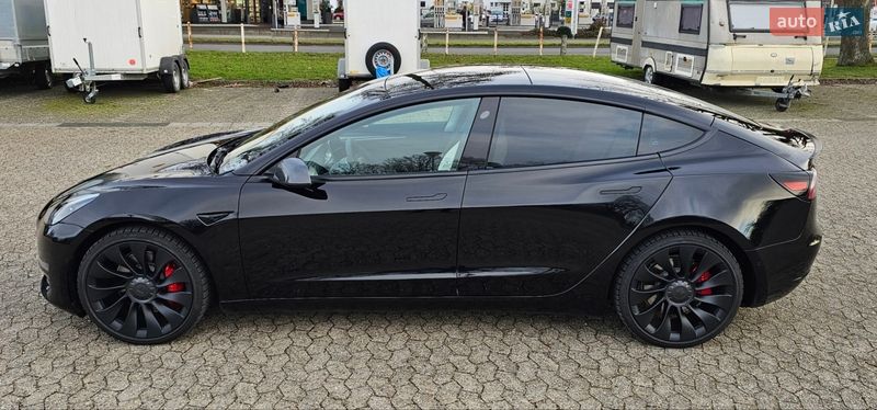 Седан Tesla Model 3 2022 в Львове