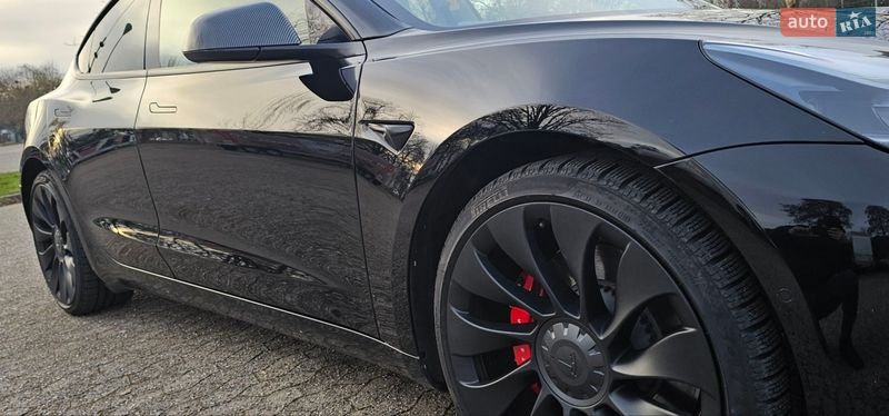 Седан Tesla Model 3 2022 в Львове