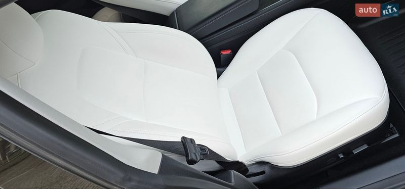 Седан Tesla Model 3 2022 в Львове