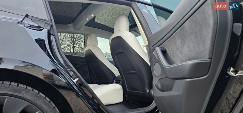 Седан Tesla Model 3 2022 в Львове