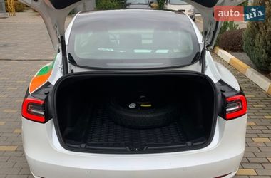 Седан Tesla Model 3 2022 в Буче