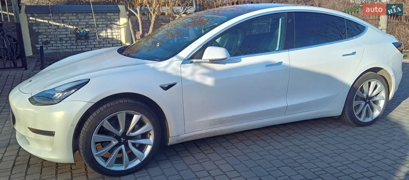 Седан Tesla Model 3 2019 в Киеве