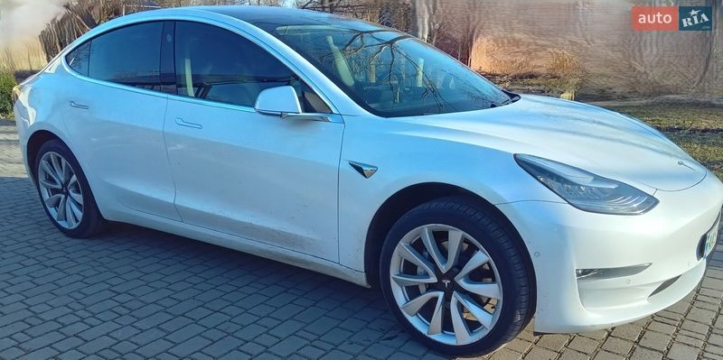 Седан Tesla Model 3 2019 в Киеве
