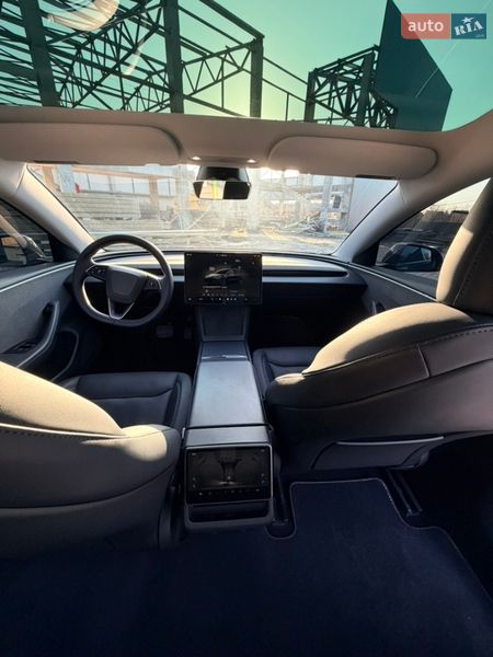 Седан Tesla Model 3 2024 в Виннице