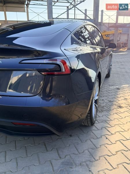 Седан Tesla Model 3 2024 в Виннице