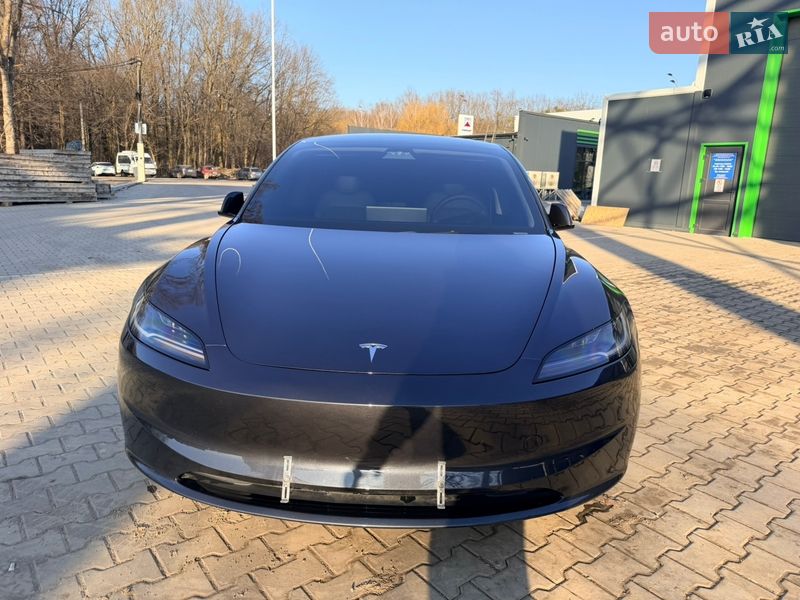 Седан Tesla Model 3 2024 в Виннице