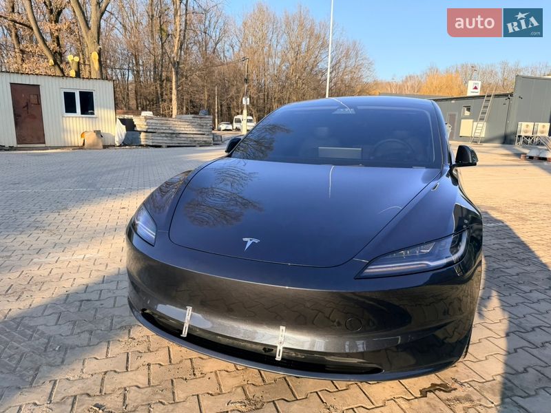 Седан Tesla Model 3 2024 в Виннице