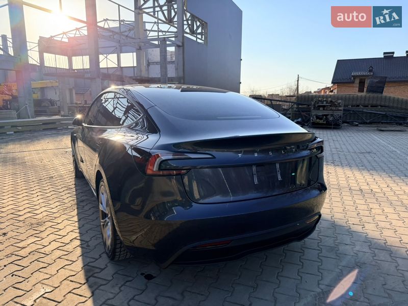 Седан Tesla Model 3 2024 в Виннице