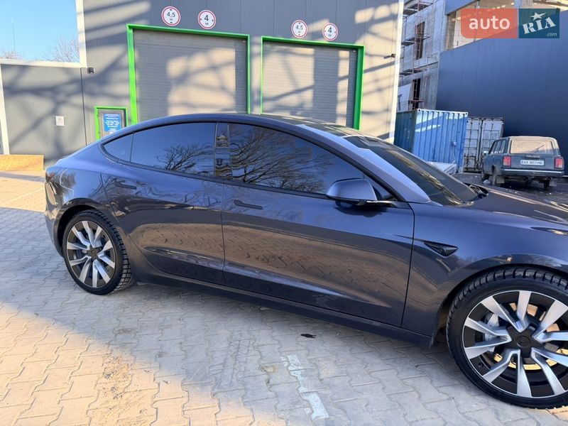 Седан Tesla Model 3 2024 в Виннице