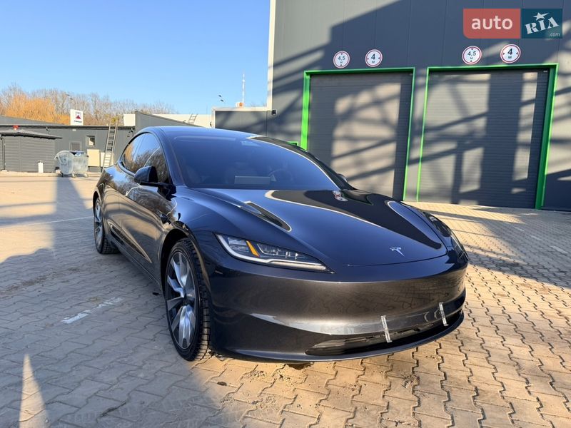 Седан Tesla Model 3 2024 в Виннице