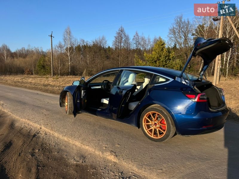 Седан Tesla Model 3 2018 в Вінниці