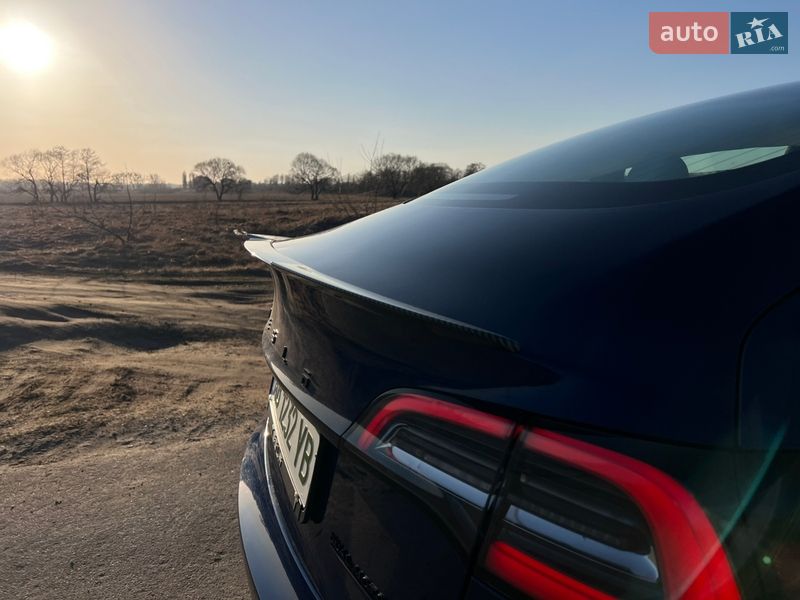 Седан Tesla Model 3 2018 в Вінниці