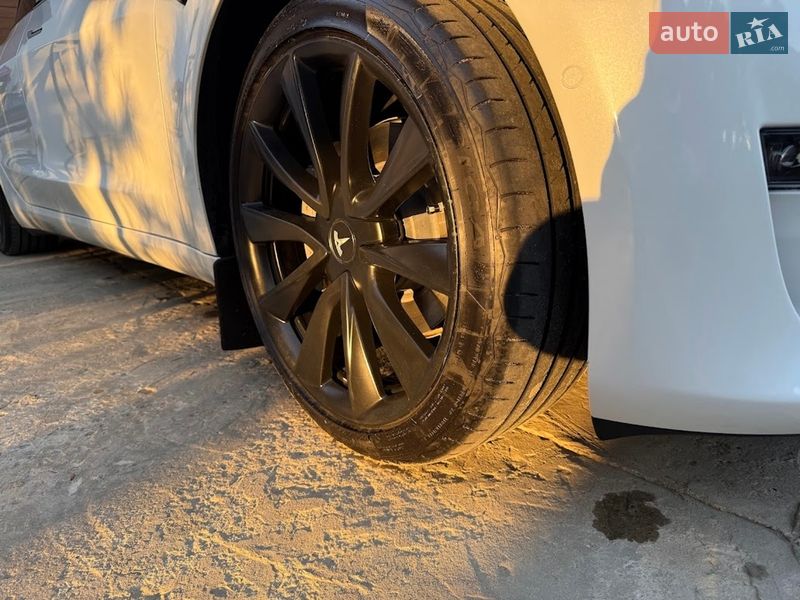 Седан Tesla Model 3 2020 в Ковелі