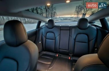 Седан Tesla Model 3 2022 в Львове
