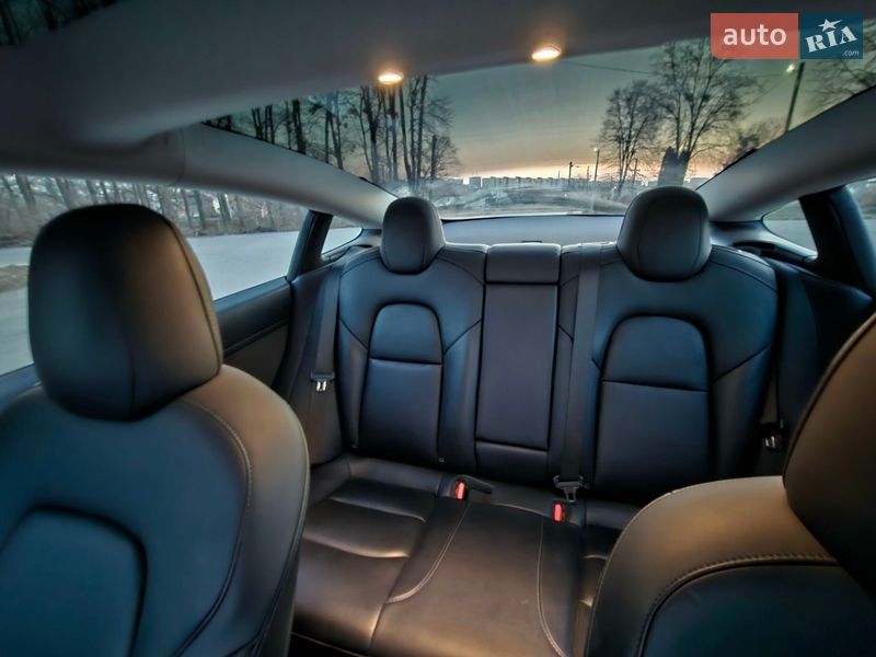 Седан Tesla Model 3 2022 в Львове