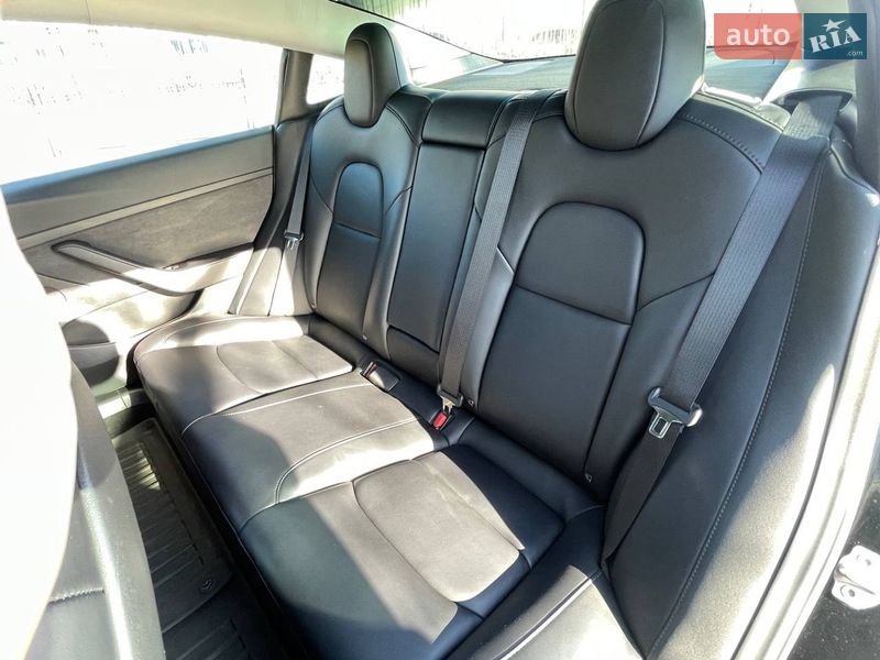 Седан Tesla Model 3 2022 в Киеве