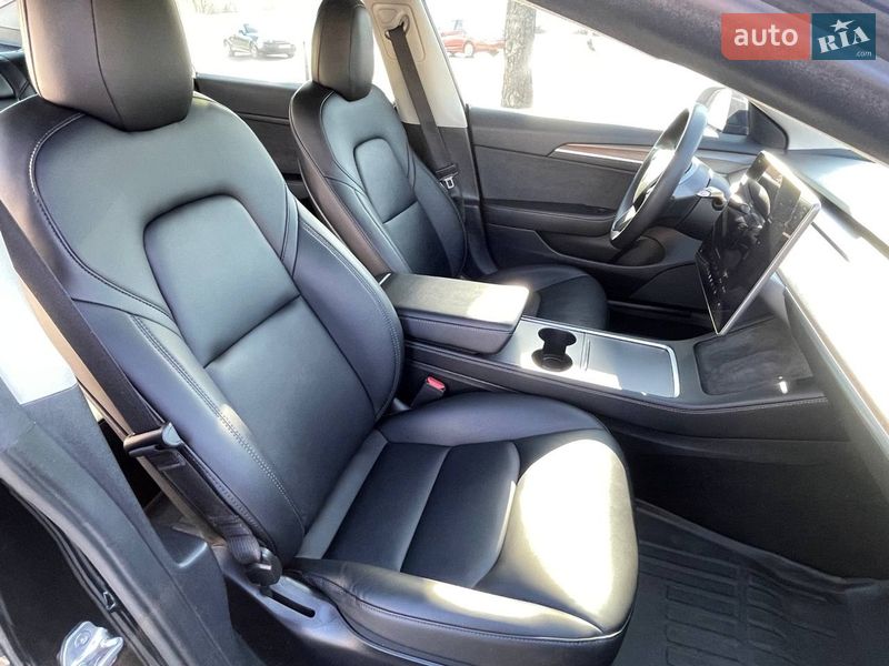 Седан Tesla Model 3 2022 в Киеве
