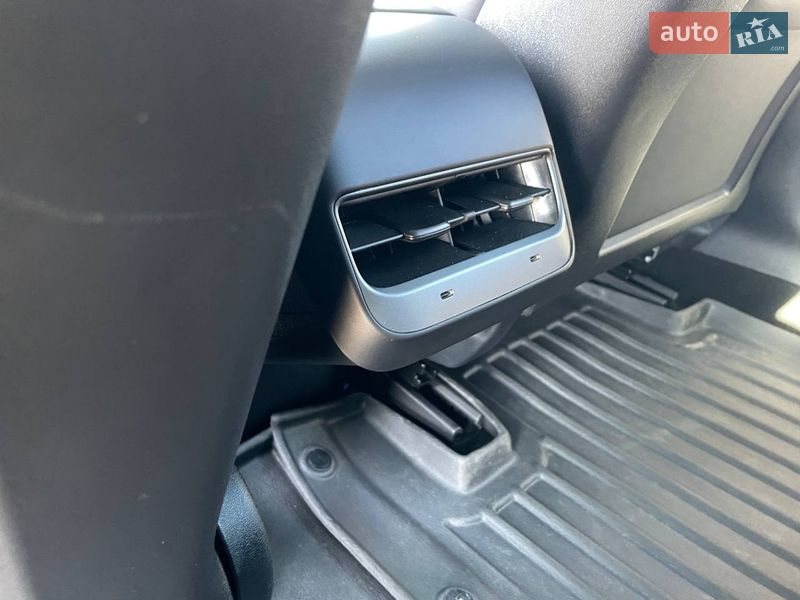 Седан Tesla Model 3 2022 в Киеве