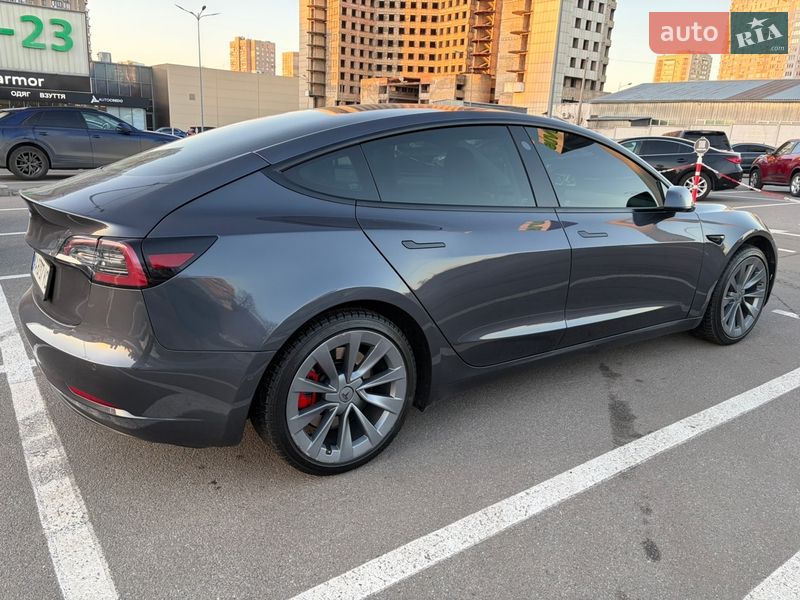 Седан Tesla Model 3 2022 в Києві