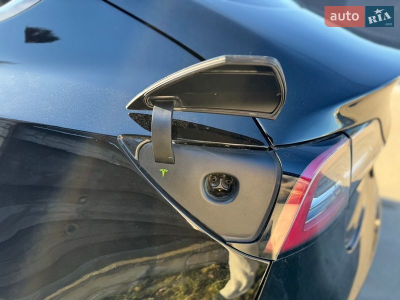 Седан Tesla Model 3 2020 в Києві