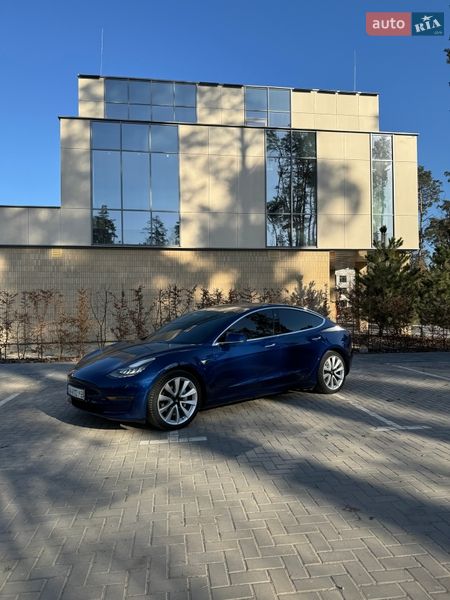 Седан Tesla Model 3 2019 в Буче