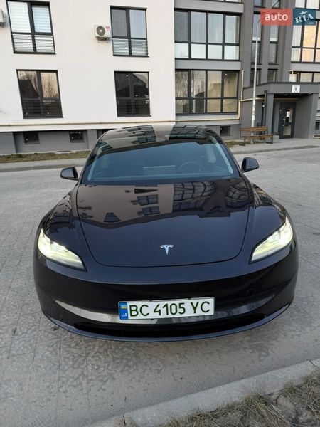 Седан Tesla Model 3 2025 в Ивано-Франково