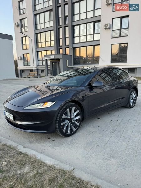 Седан Tesla Model 3 2025 в Ивано-Франково