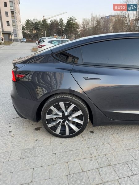 Седан Tesla Model 3 2025 в Ивано-Франково