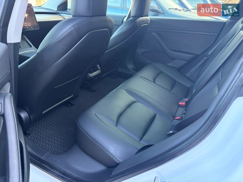 Седан Tesla Model 3 2022 в Днепре