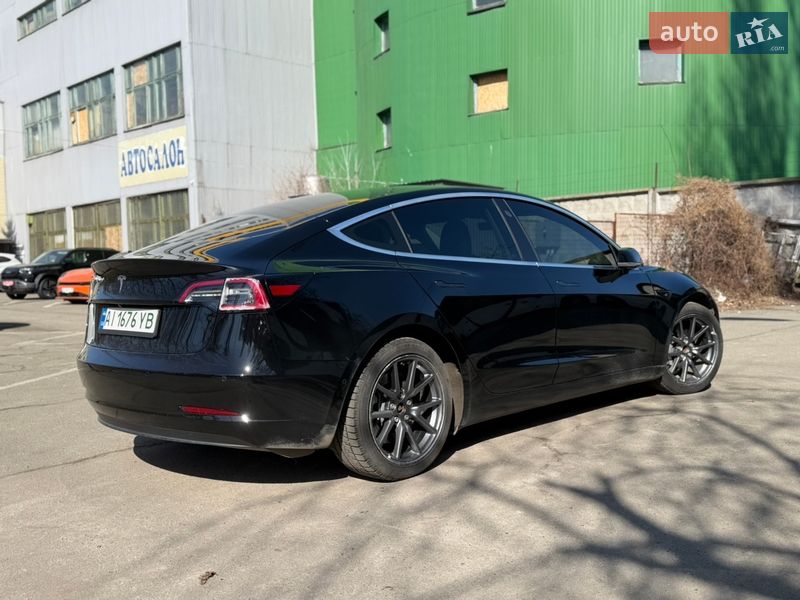 Седан Tesla Model 3 2020 в Києві