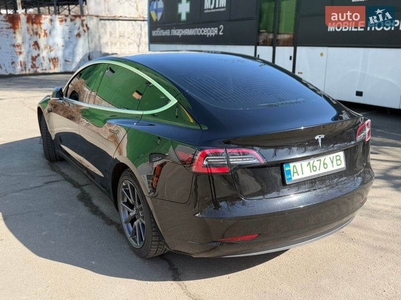 Седан Tesla Model 3 2020 в Києві