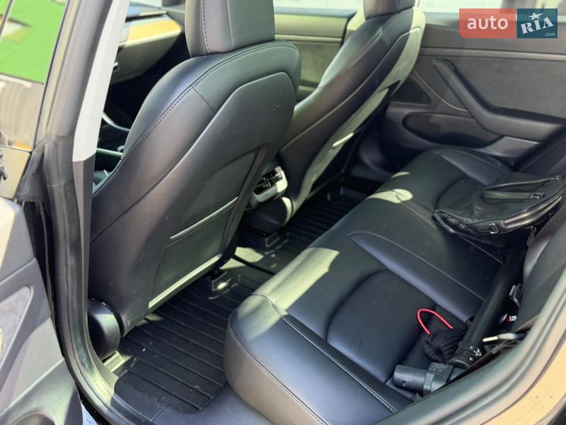 Седан Tesla Model 3 2020 в Києві